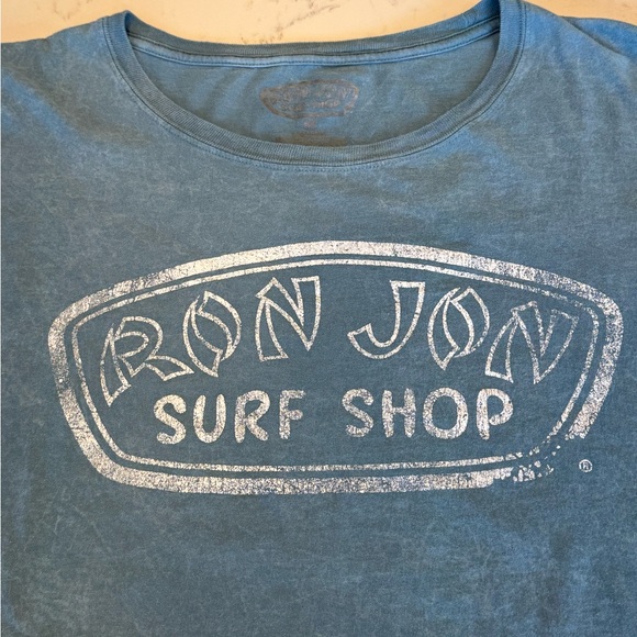 Ron Jon Mineral Washed Distressed Badge Tee Boxy Crop - Picture 4 of 9